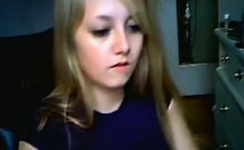 Her vagina is shown by teen on MSN camera