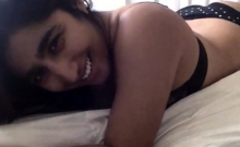 Indian Girl Gets Horny On Cam