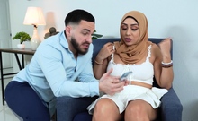 Social Media Expert Helps Arab Woman